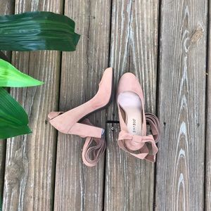 🌸Bamboo Lace Up Suede pumps